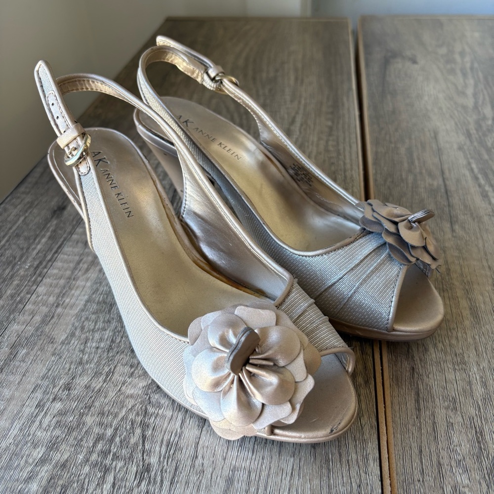 Anne Klein Heel